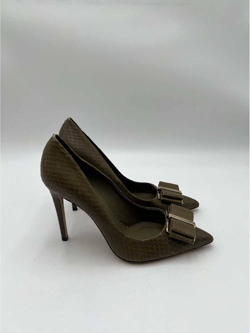 Salvatore Ferragamo olive green snakeskin embossed leather pump Size 9.5
